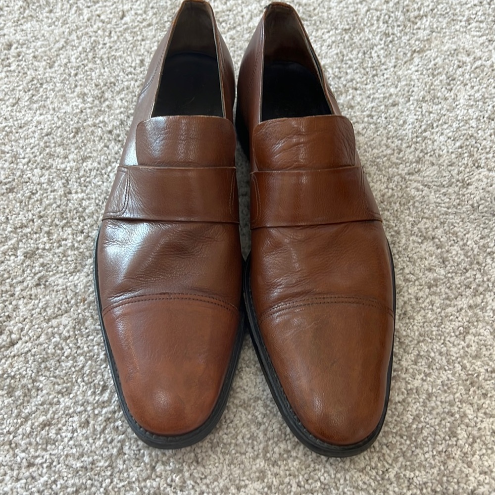 Gucci men’s size 44 loafers. Ordered and did not fit. Great pair of shoes.